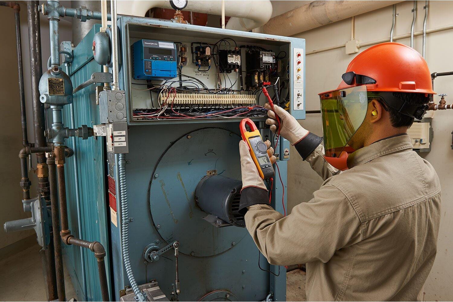 The Fluke 902 FC HVAC Clamp Meter