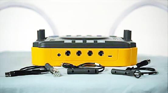 氣(qi)流咊(he)濕度探頭插入到(dao)儀器(qi)背部(bu)